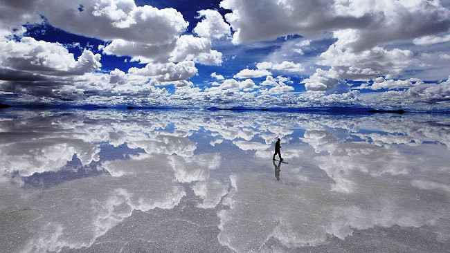 Salar de Uyuni reflecting the sky, Bolivia